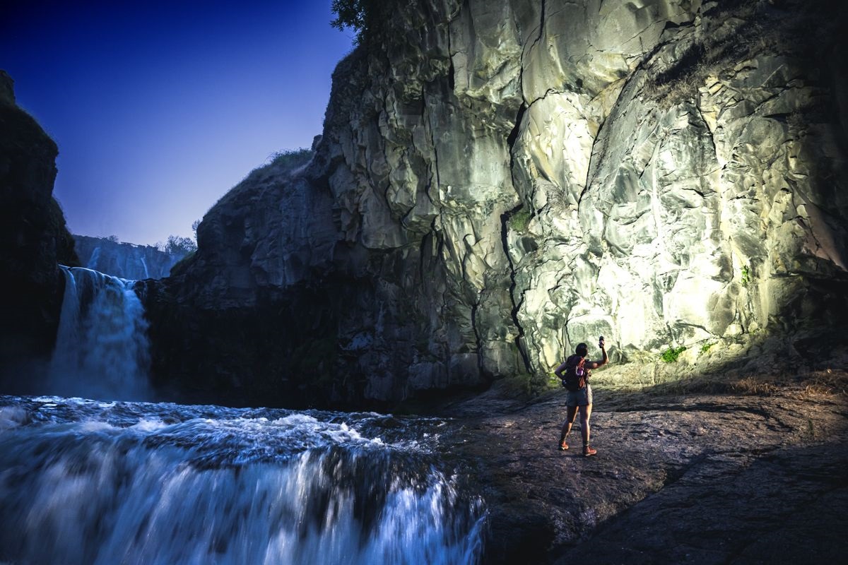 COAST® wiederaufladbare Taschenlampe mit PowerIQ Real-time Display 15000 lumen XP80R