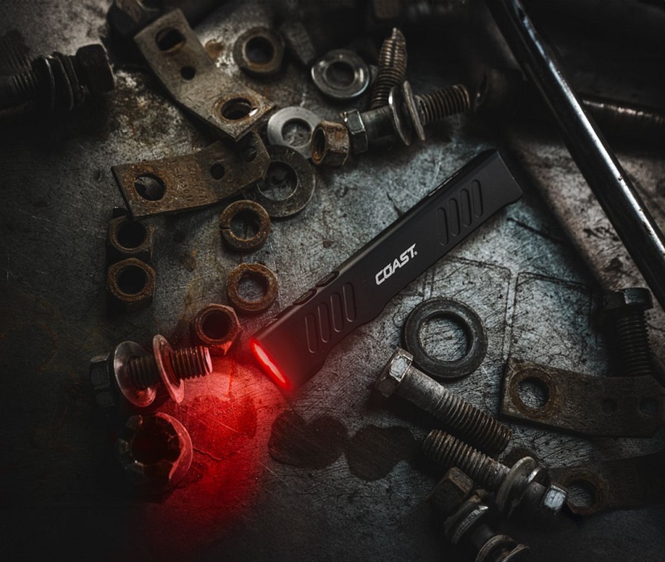 COAST® Slayer Red wiederaufladbare Taschenlampe 1000 Lumen mit rotem Licht